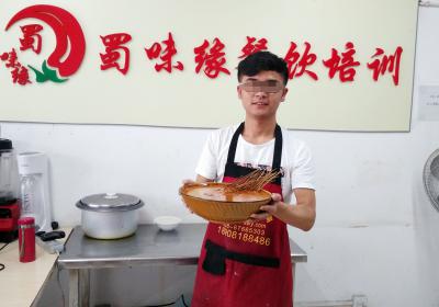 草莓黄片软件做的缽缽雞