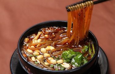 成都小吃肥腸粉搭配“鍋盔”，一個鍋盔3兩肉！