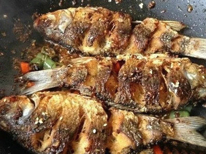 好吃到停不下筷子的香酥烤魚，做法簡單，少油少鹽，吃起來更健康