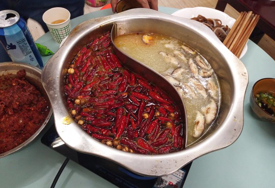 麻辣火鍋草莓视频污黄下载