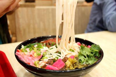 成都哪裏可以學做花溪牛肉粉技術呢？師傅親自指導